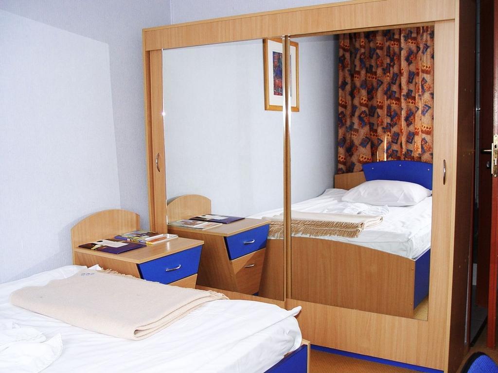 بوزنان Hotel 222 المظهر الخارجي الصورة