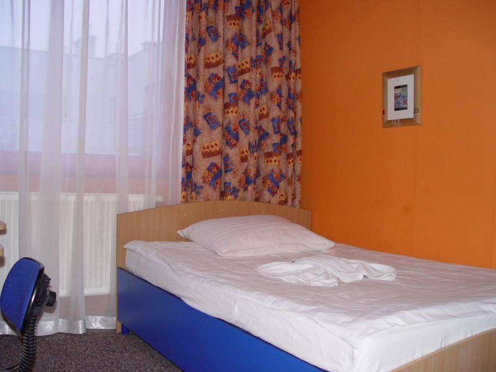 بوزنان Hotel 222 المظهر الخارجي الصورة