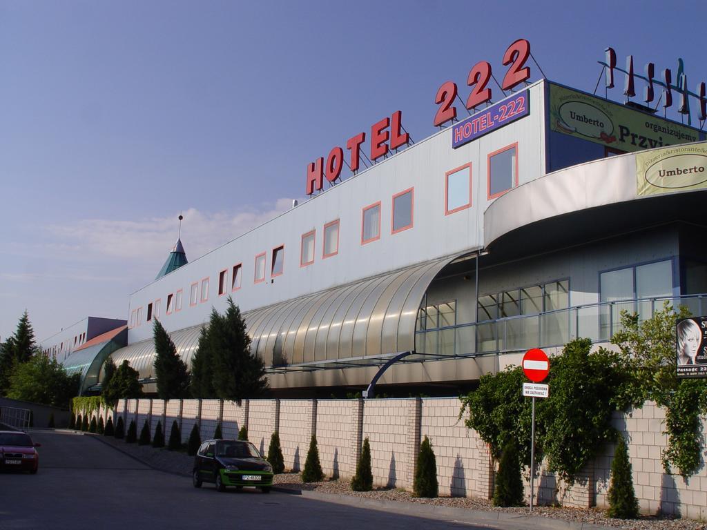 بوزنان Hotel 222 المظهر الخارجي الصورة